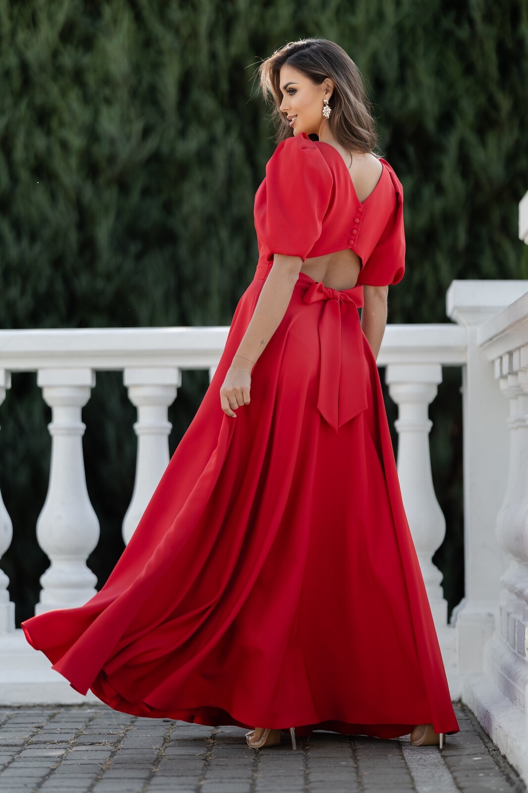 Lacoria Červené spoločenské šaty s odhaleným chrbtom Veľkosť: XS