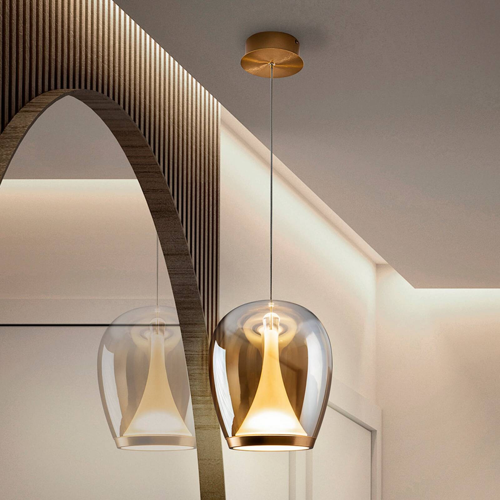 LED závesné svietidlo Suspiro, Ø 25 cm, zlatá/jantárová, sklo