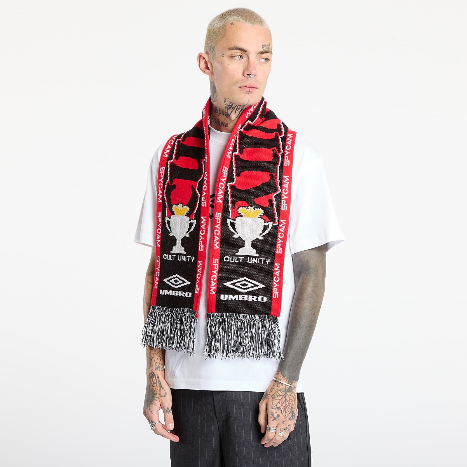 Šál Umbro Cult Unity Scarf Black/ Red Universal