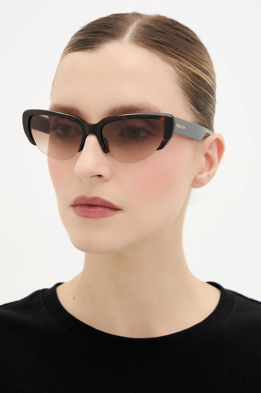 Slnečné okuliare Alexander McQueen hnedá farba, AM0533S