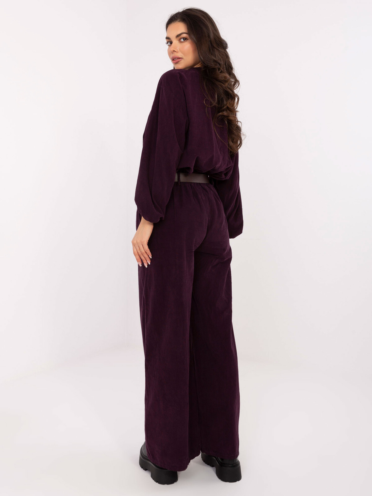 Tmavofialové nohavice s opaskom