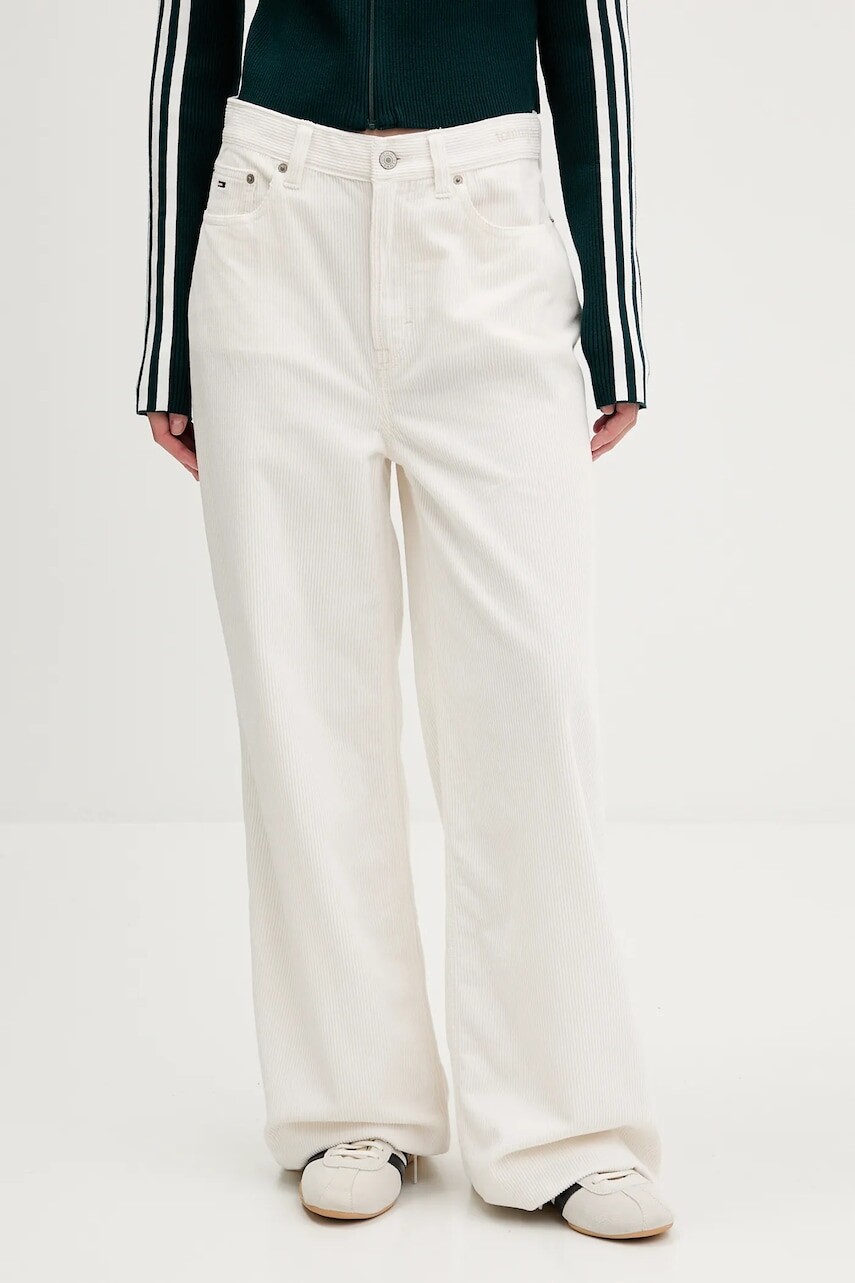 Menčestrové nohavice Tommy Jeans biela farba, zvony, vysoký pás, DW0DW21700