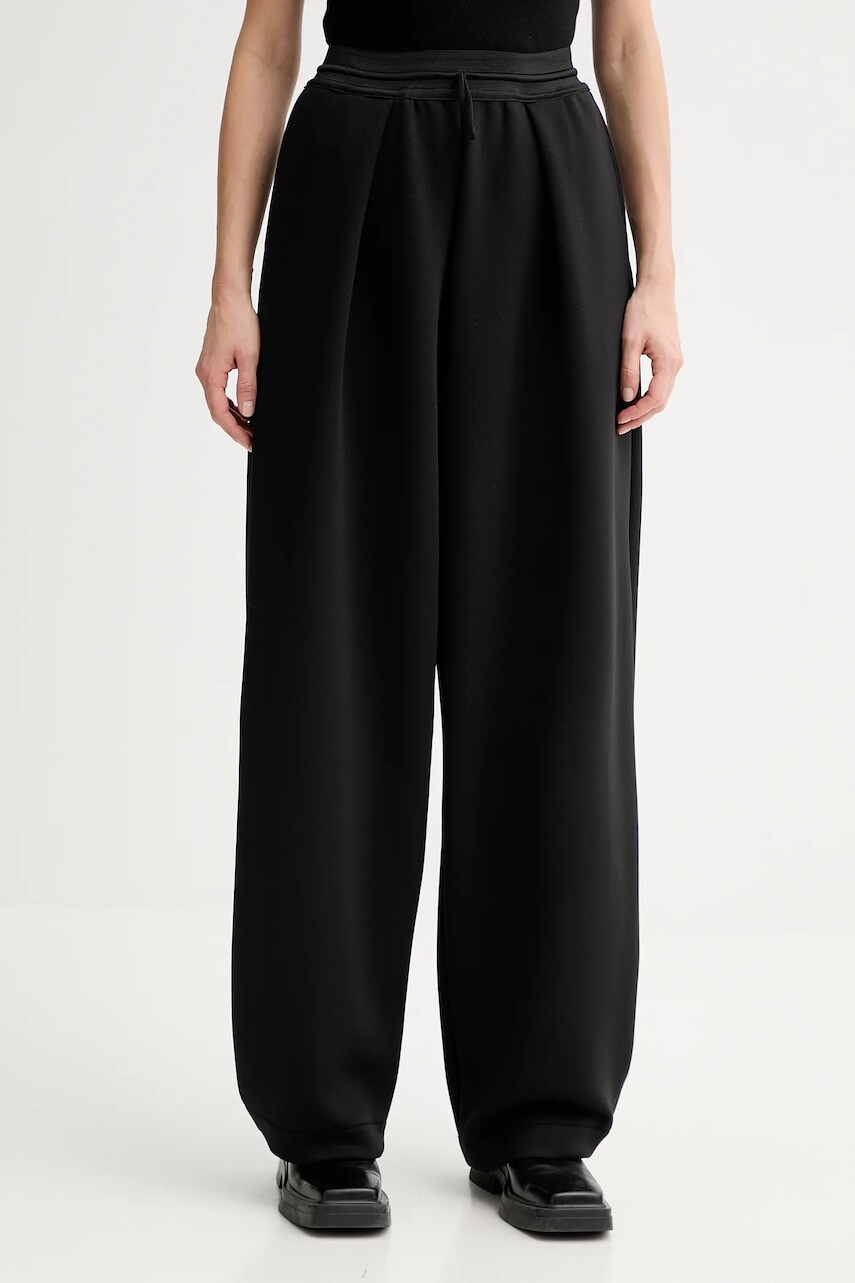 Tepláky MMC STUDIO čierna farba, jednofarebné, VERITE.SWEATPANTS