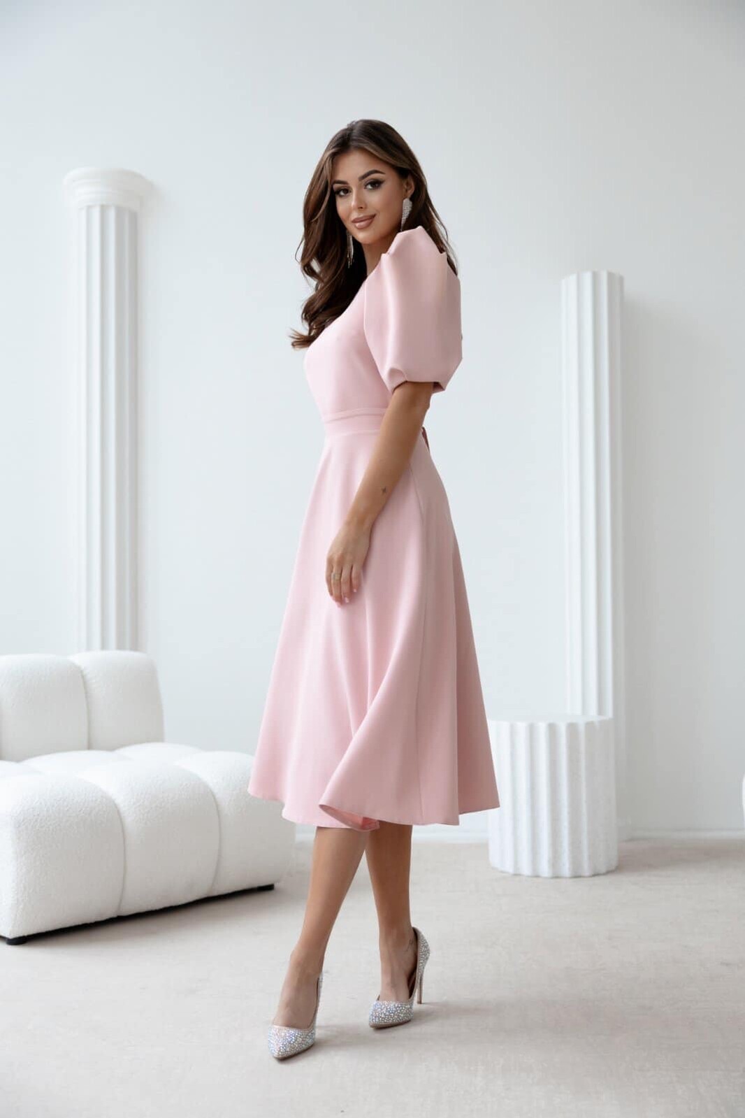 Lacoria Staroružové midi šaty s odhaleným chrbtom Veľkosť: M