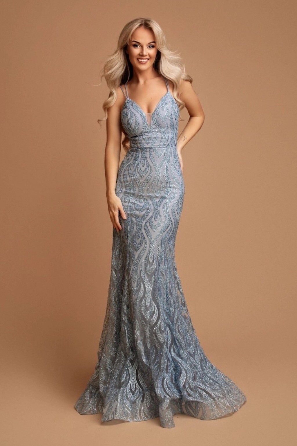 Eva & Lola Svetlomodré flitrované šaty s odhaleným chrbtom Veľkosť: S