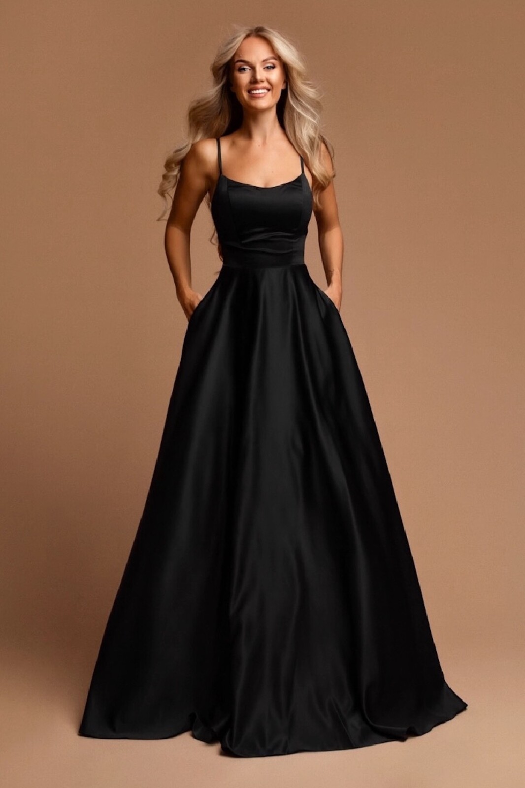 Eva & Lola Čierne spoločenské šaty na ramienka Veľkosť: S