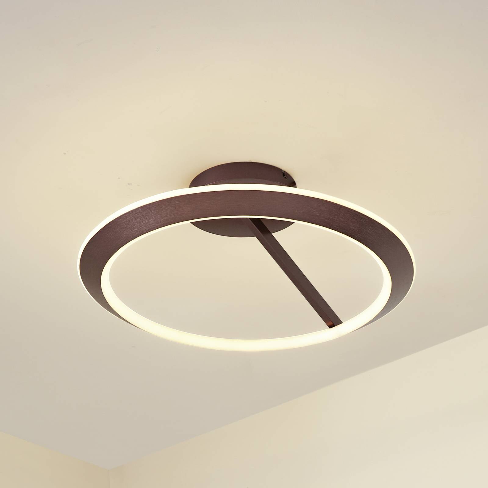 Lucande stropné LED svetlo Eldra, kávovo hnedá, Ø 55 cm, CCT