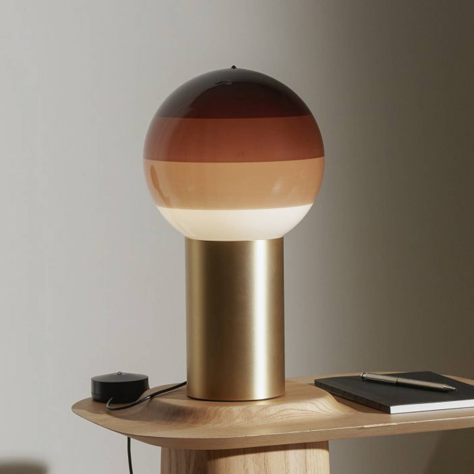 Stolová lampa MARSET Dipping Light, výška 22 cm, hnedá/mosadz