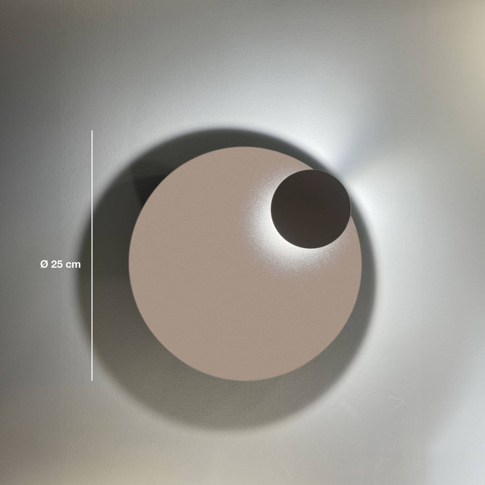 Knikerboker LED nástenné svetlo Pois, sahara, Ø 25 cm, stmievateľné