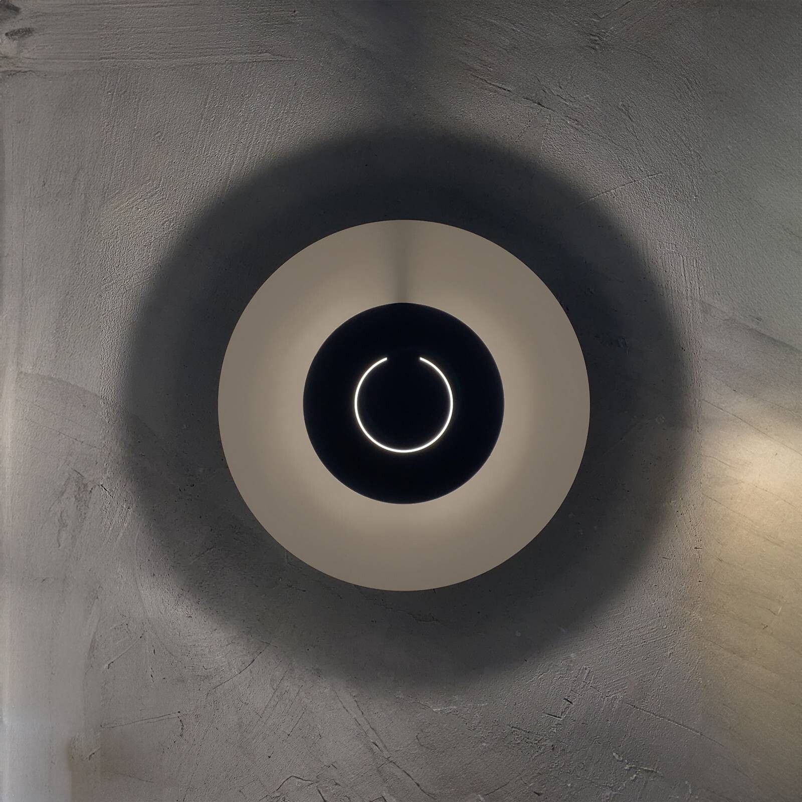 Knikerboker LED nástenné svetlo DoppioZero, krémová/sivá, Ø 30 cm