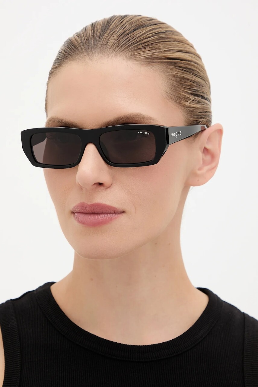 Slnečné okuliare VOGUE čierna farba, 0VO5657SU