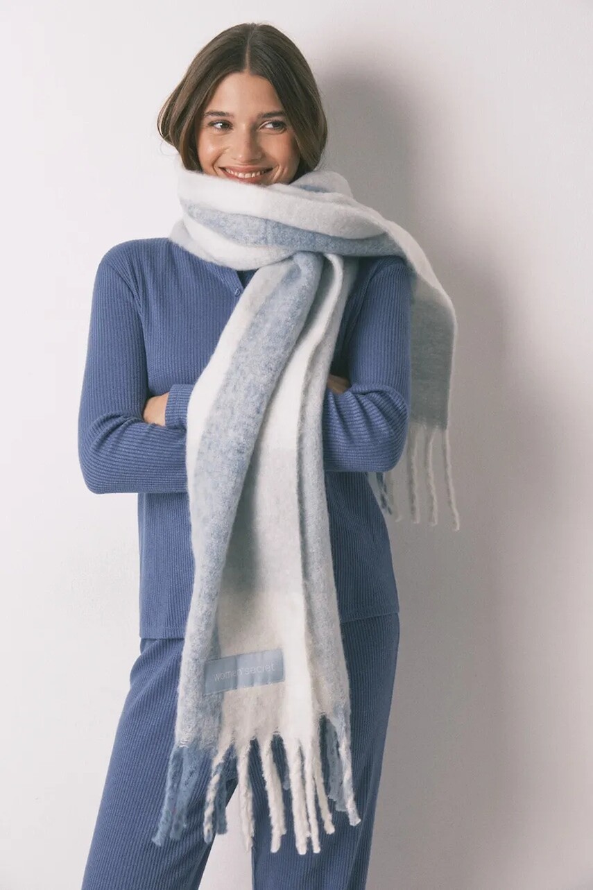 Šál women'secret modrá farba, vzorovaný, 5152864