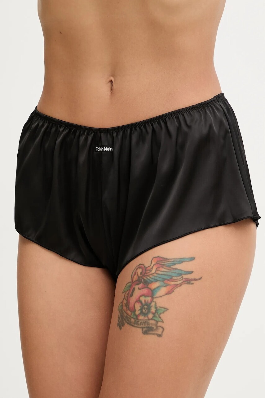 Pyžamové šortky Calvin Klein Underwear dámske, čierna farba, saténové, LV00QF8395