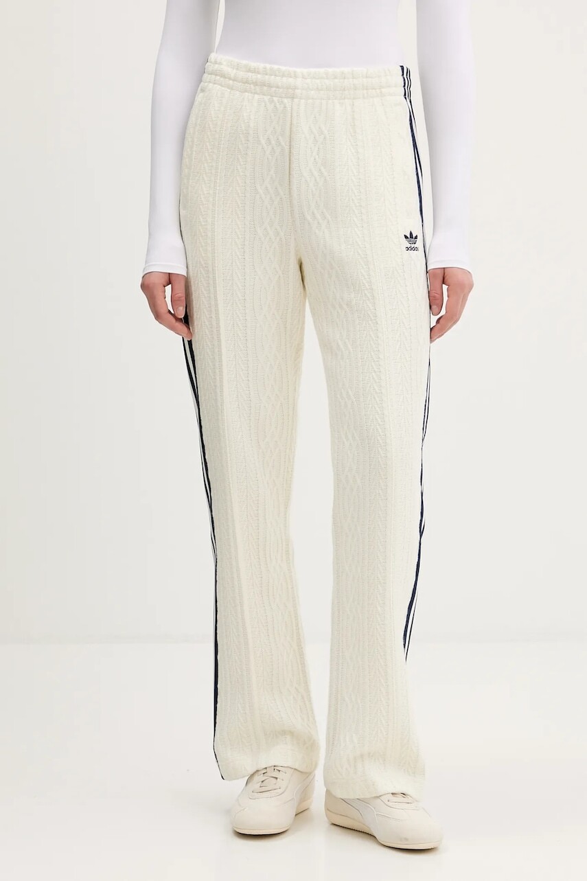 Tepláky adidas Originals béžová farba, s nášivkou, KS7801