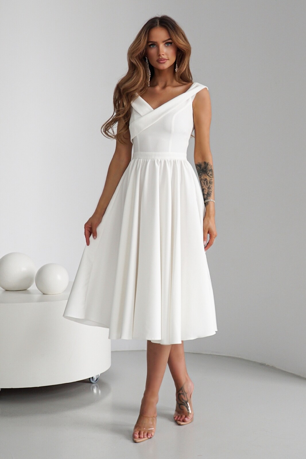 Warsaw Dress Biele áčkové midi šaty Veľkosť: M