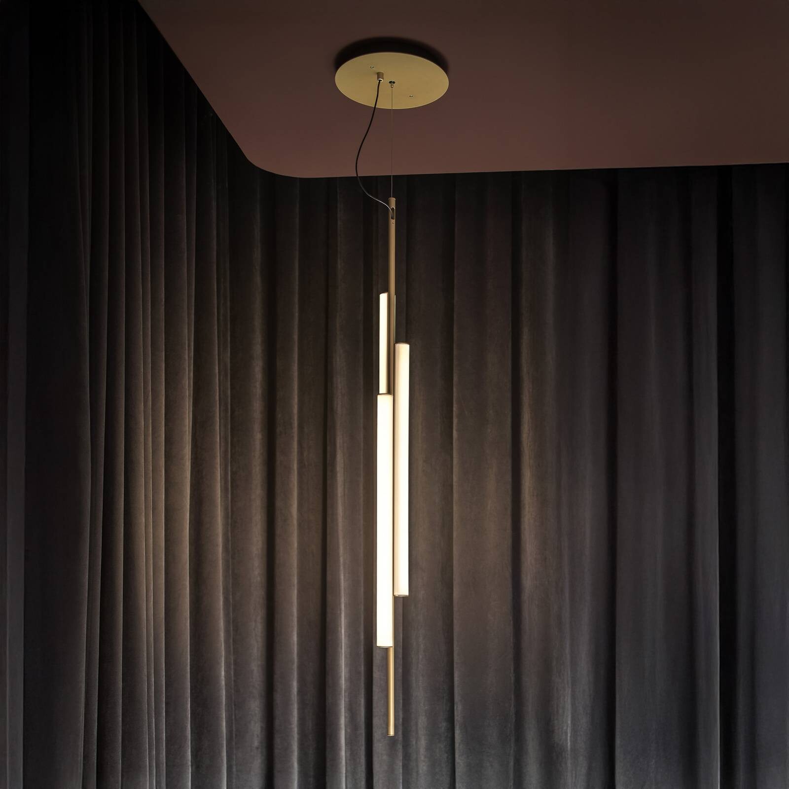 MARSET LED závesné svietidlo Ambrosia 130 w/Plug-in 3000K zlatá farba