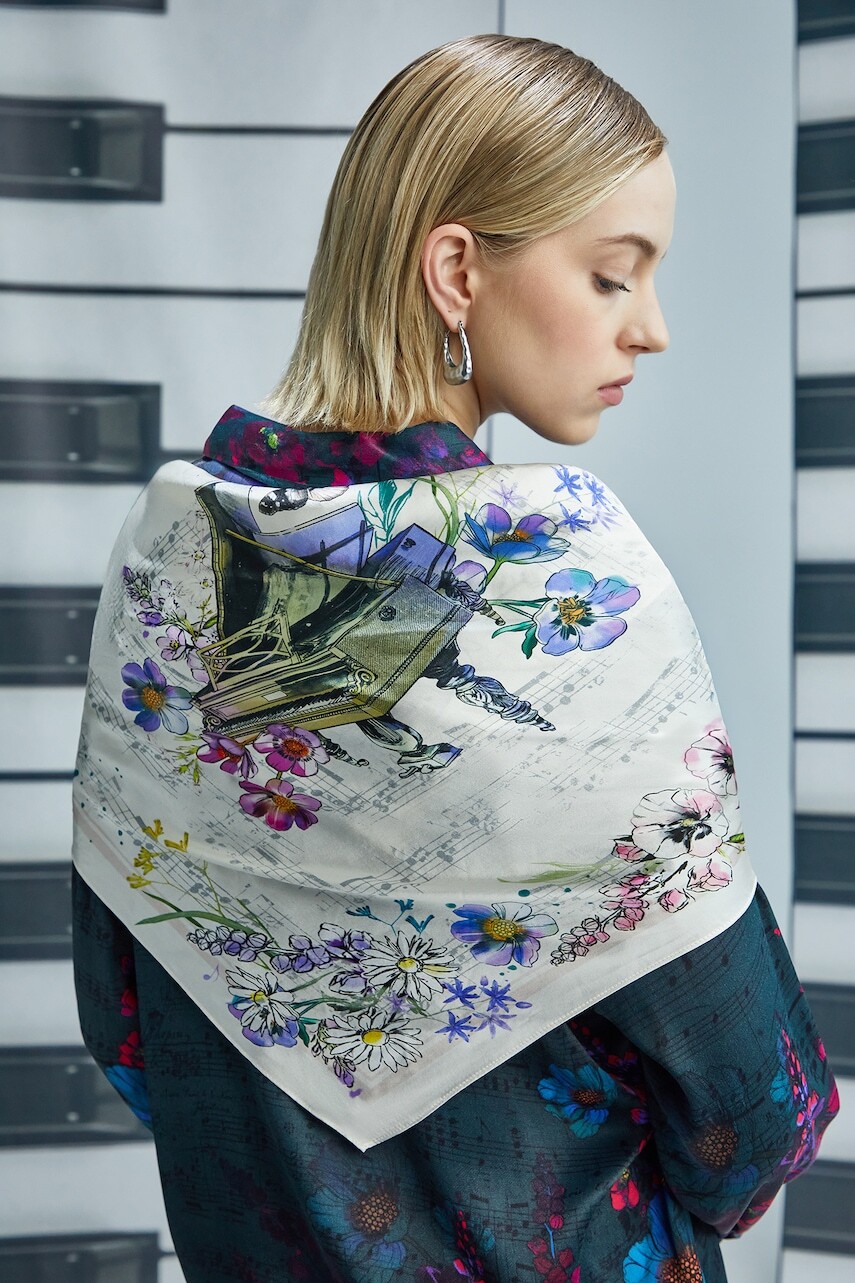 Hodvábna šatka Medicine viac farieb, vzorovaná