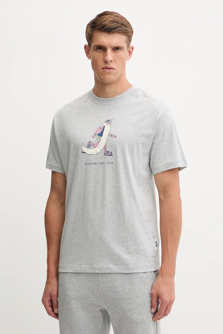 Bavlnené tričko New Balance pánske, šedá farba, s potlačou, MT53941AG