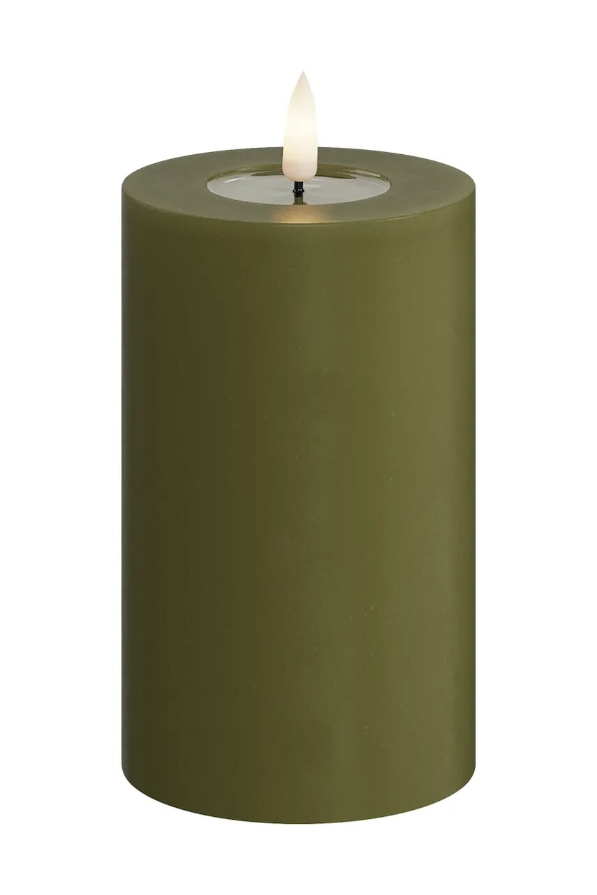 Led sviečka Deluxe Homeart Oliven Gronne Bloklys 7,5 x 12,5 cm zelená farba