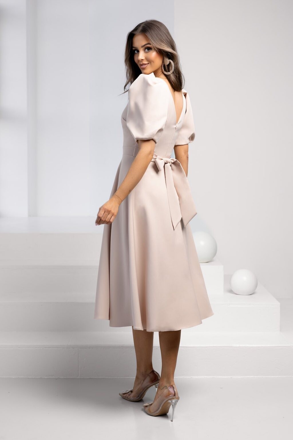 Lacoria Béžové midi šaty s balónovými rukávmi Veľkosť: S