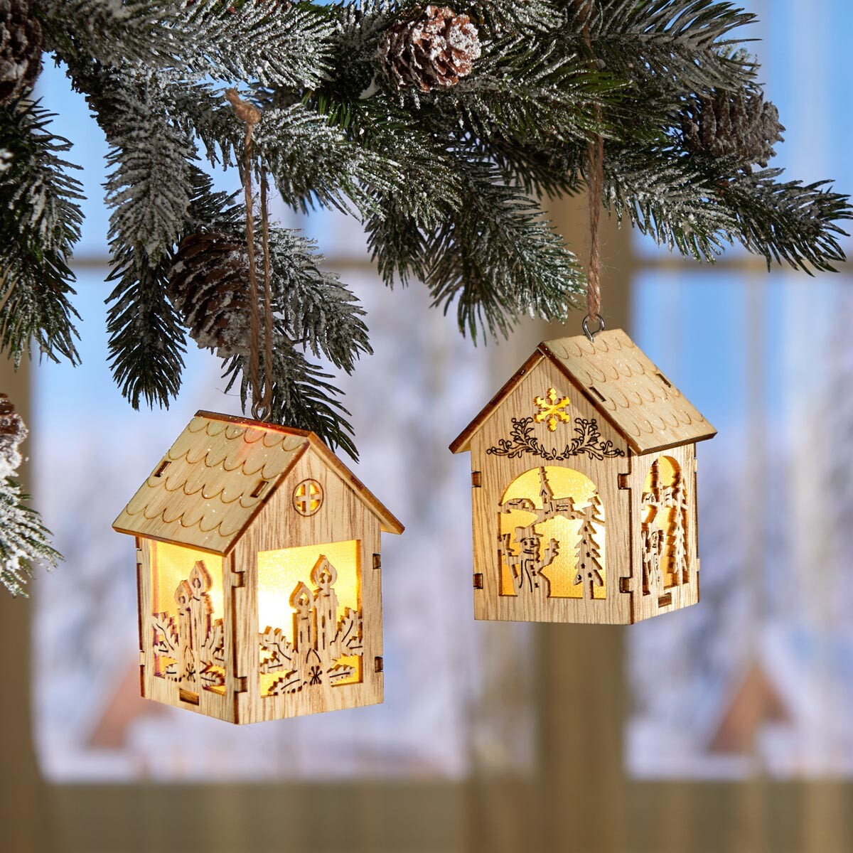 LED závesná dekorácia Domček so snehuliakom