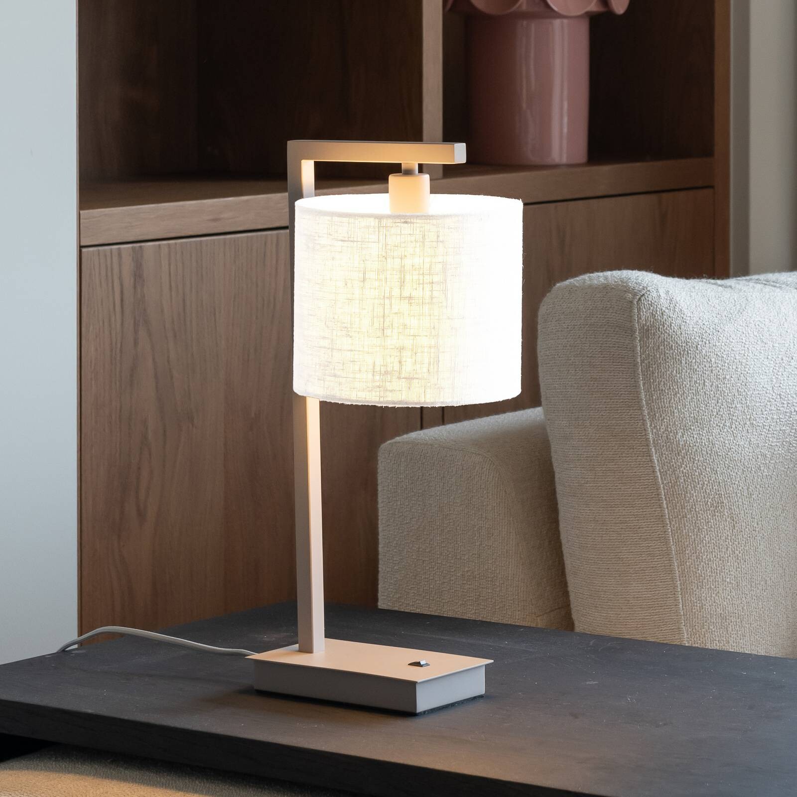 It's about RoMi stolová lampa Boston, biela/piesková farba