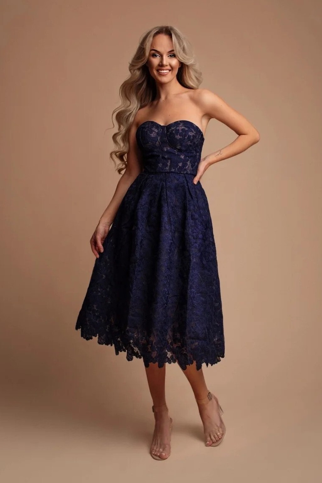 Eva & Lola Tmavomodré midi šaty s krajkou Veľkosť: L