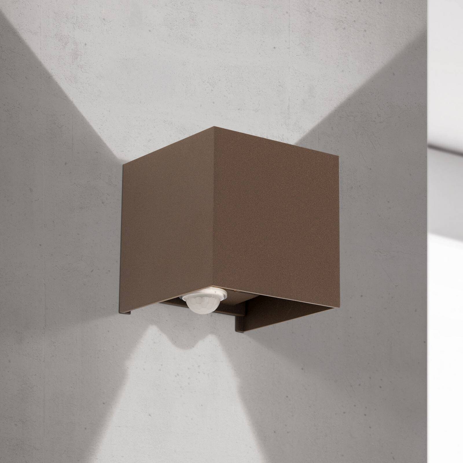 LED vonkajšie nástenné svietidlo Cube-S, corten, kov, senzor
