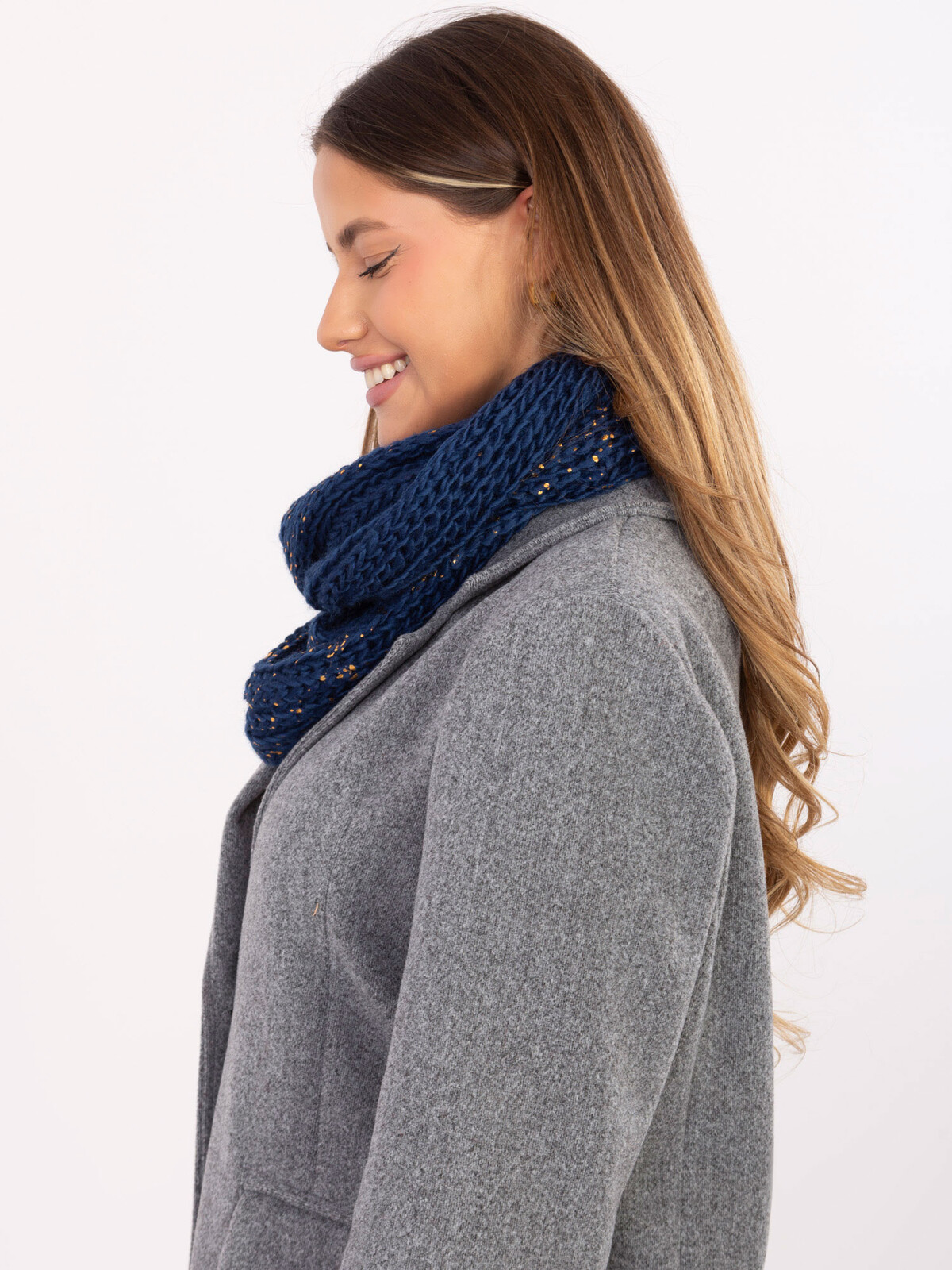 Tmavomodrý komínový šál