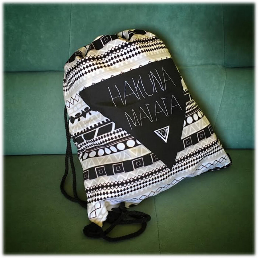 Vak na chrbát Hakuna Matata - biely-čierny