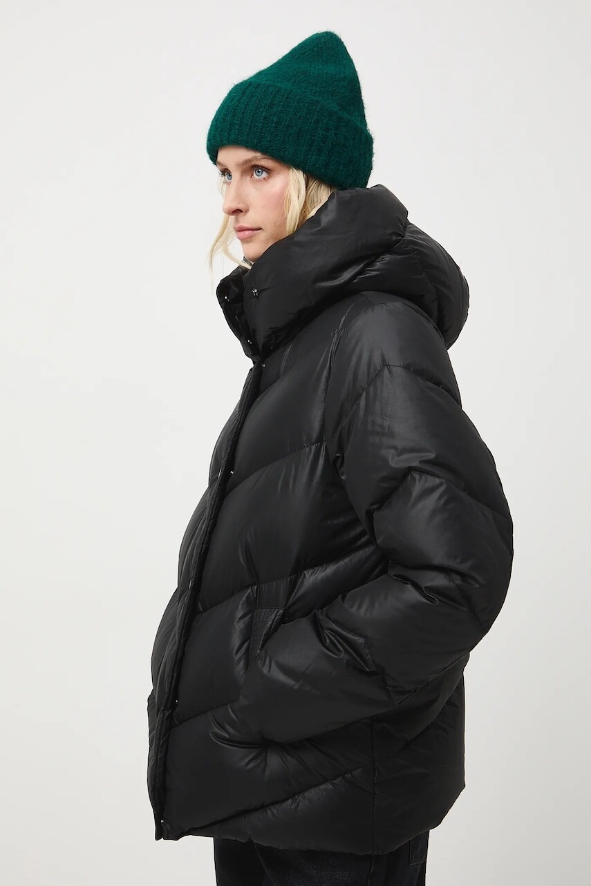 Páperová bunda Medicine čierna farba