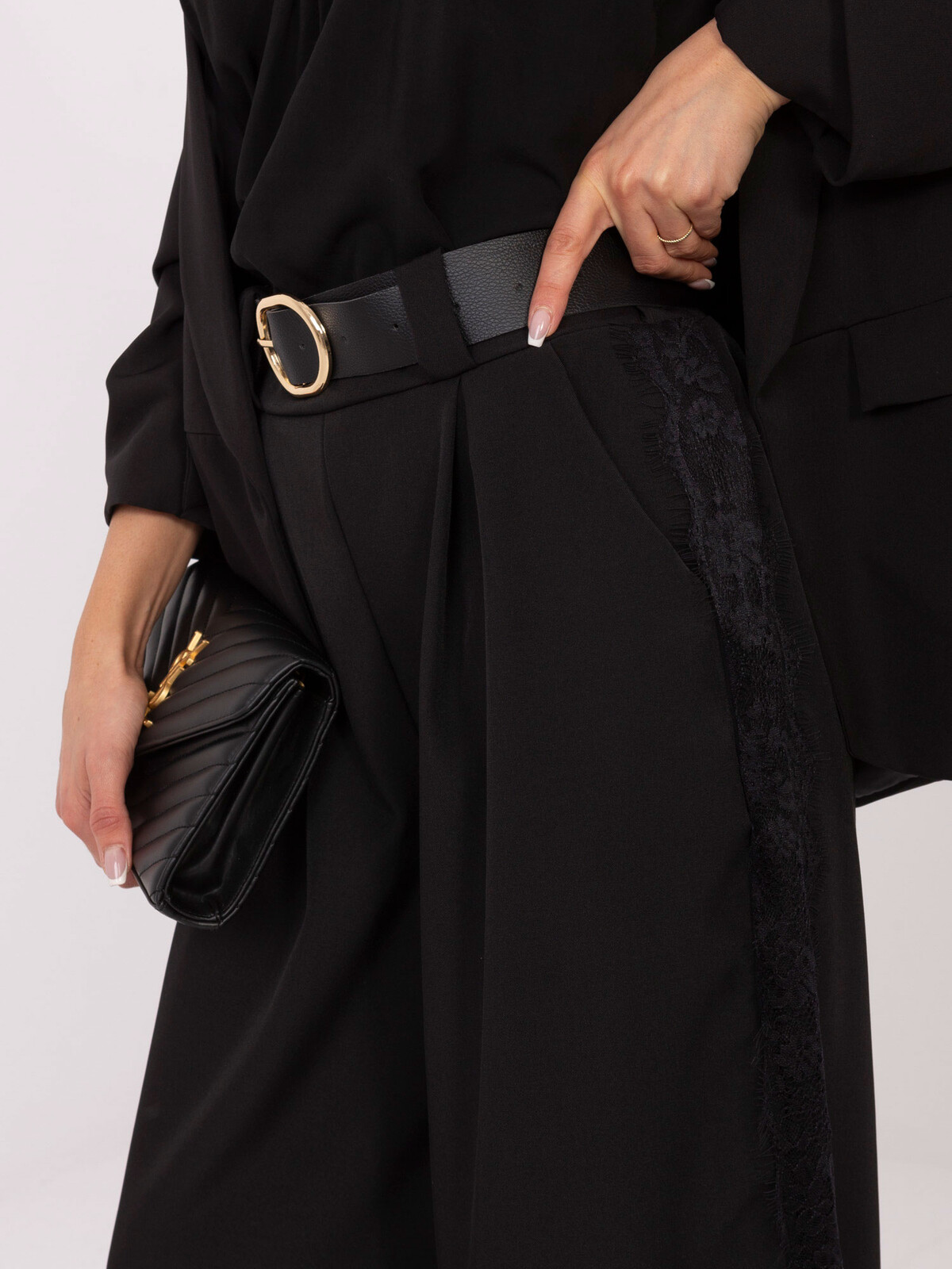 Čierne business nohavice s čipkou