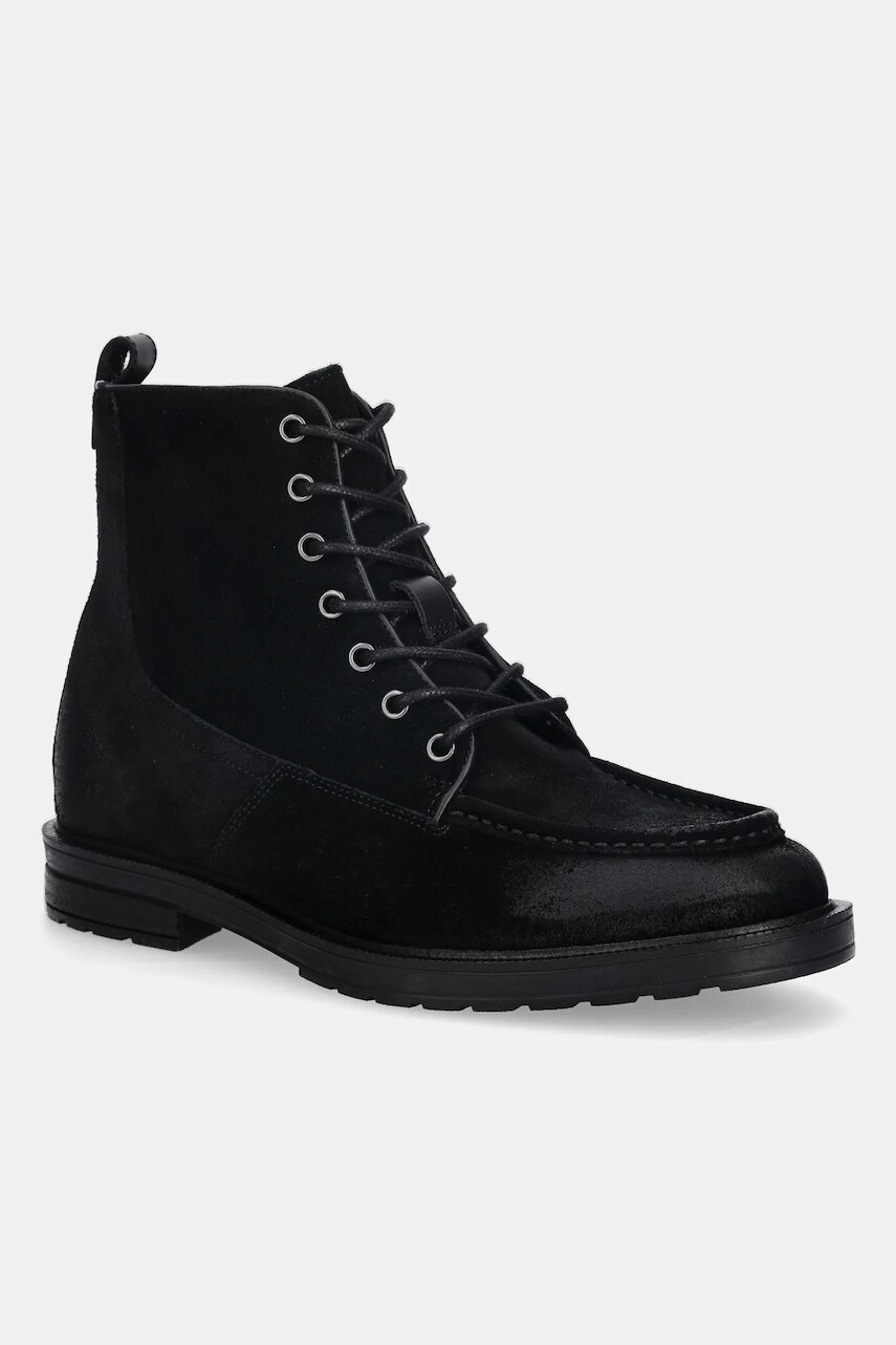 Semišové topánky Tommy Hilfiger CLEATED HILFIGER W SDE MOC BOOT čierna farba, FM0FM05599