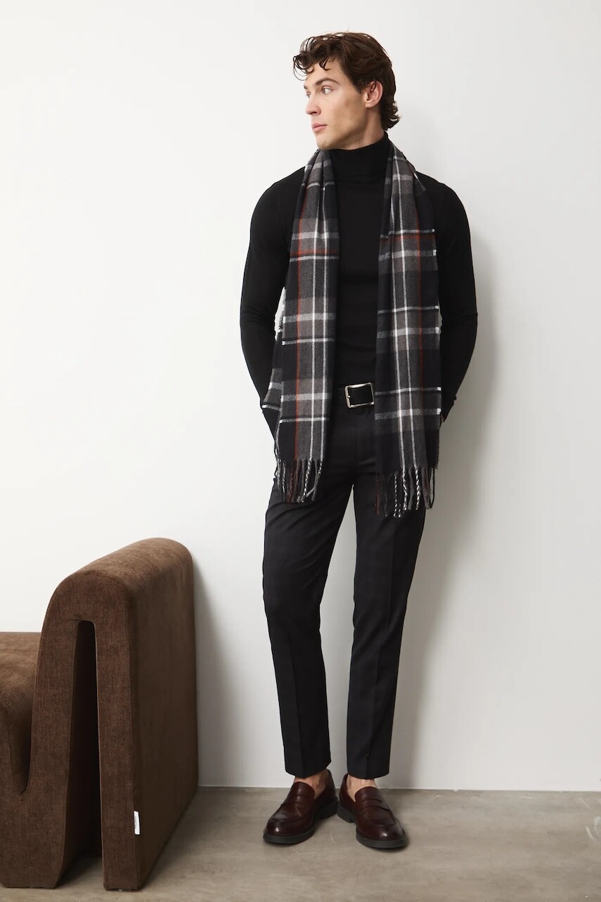 Sveter z merino vlny Medicine čierna farba, ľahké, s rolákom