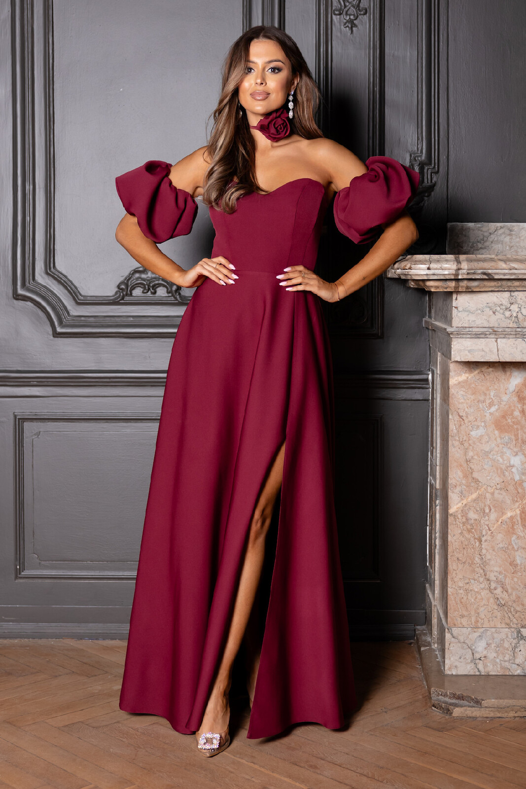 Lacoria Bordové spoločenské šaty s rozparkom Veľkosť: XS