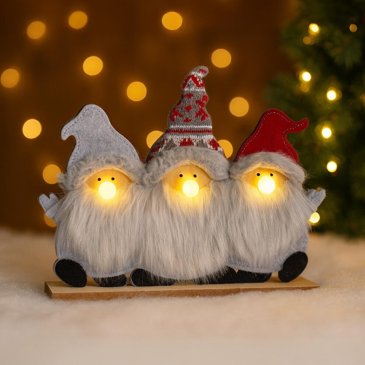 Dekoratívni škriatkovia so svietiacimi nosmi