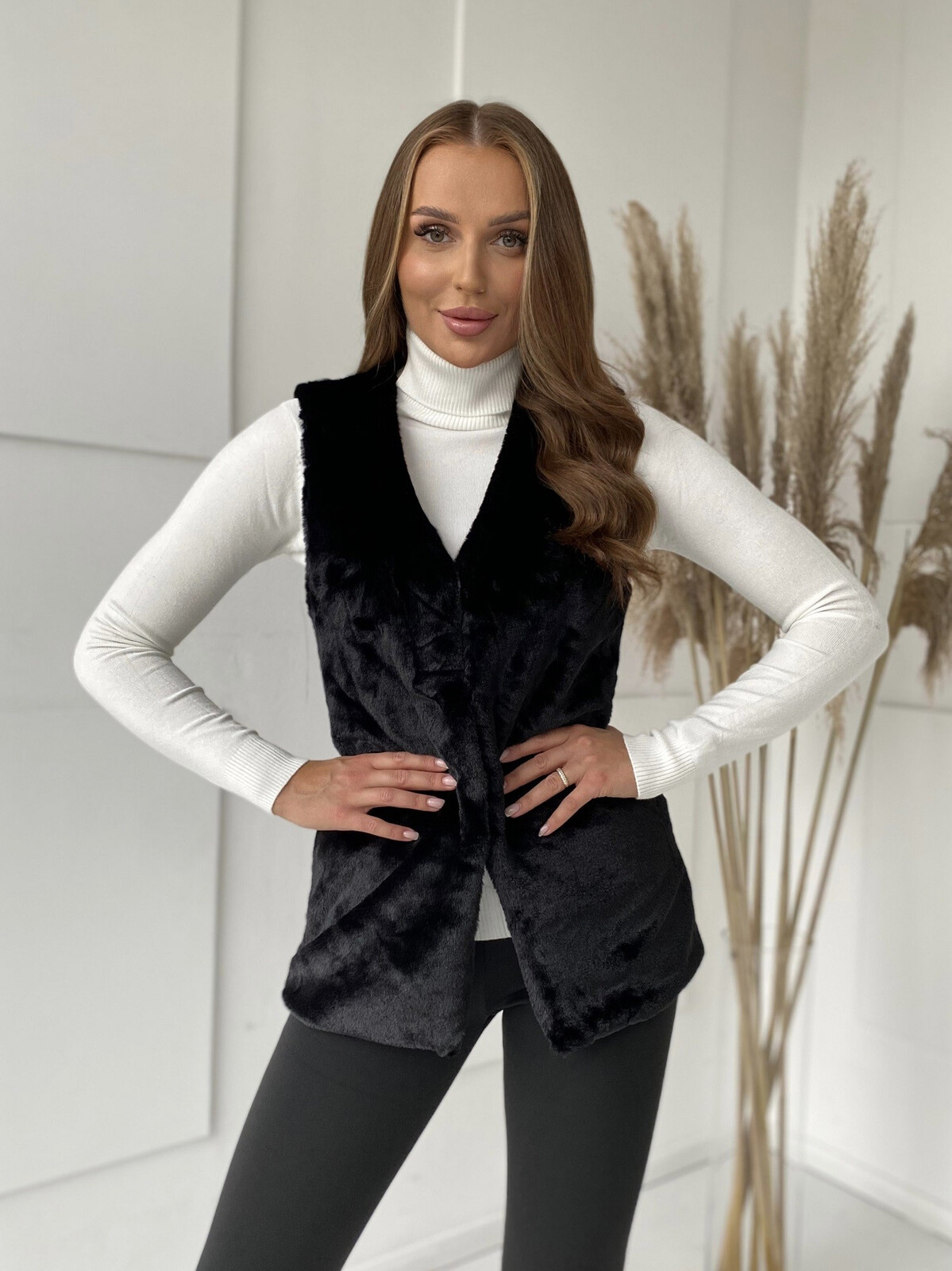Čierna dámska vesta z polyesteru