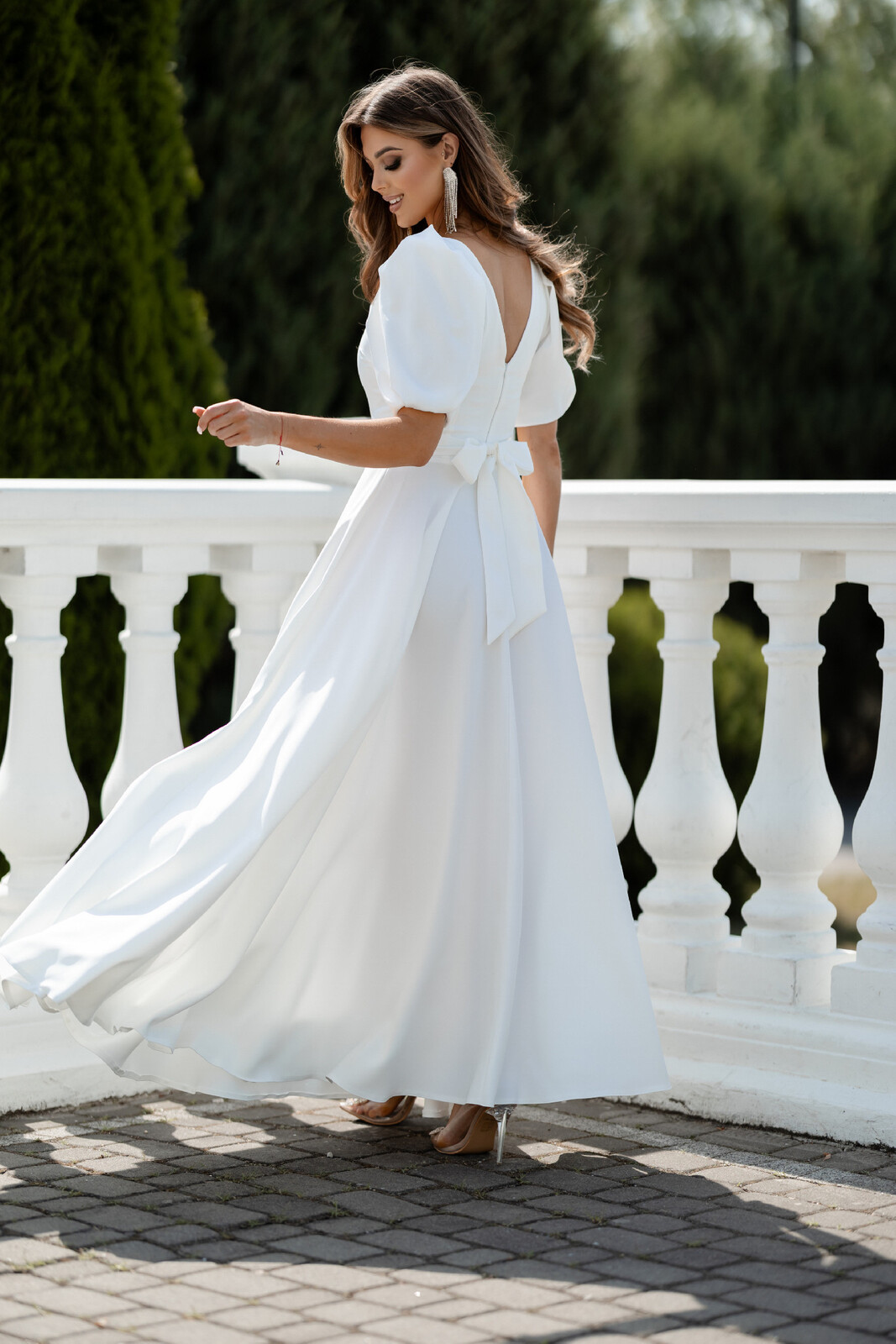 Lacoria Biele spoločenské šaty s balónovými rukávmi Veľkosť: XXL