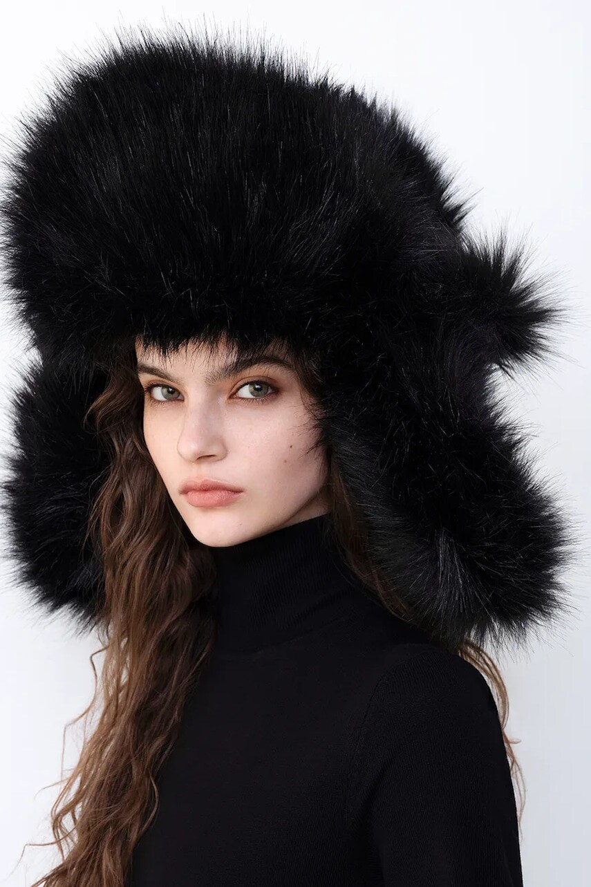 Čiapka Ruslan Baginskiy čierna farba, AVIH033-P-HH-FLT