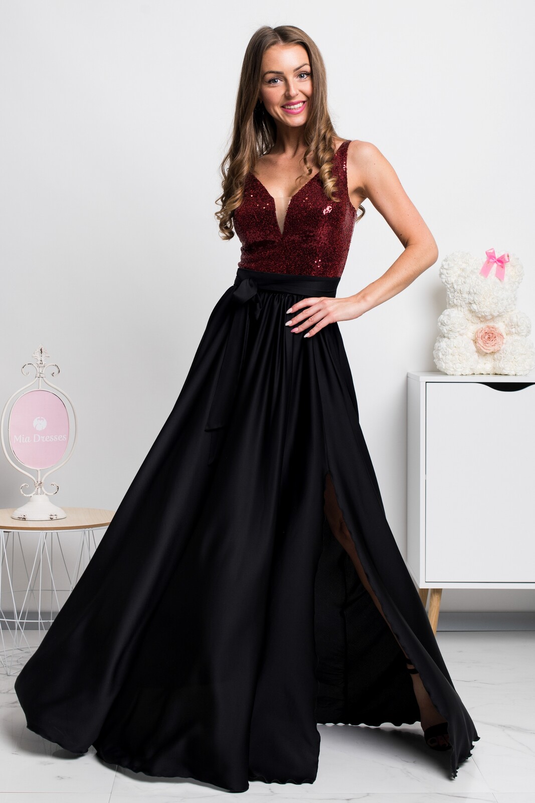 Parisse Dlhé spoločenské šaty so saténovou sukňou a flitrami Veľkosť: XL