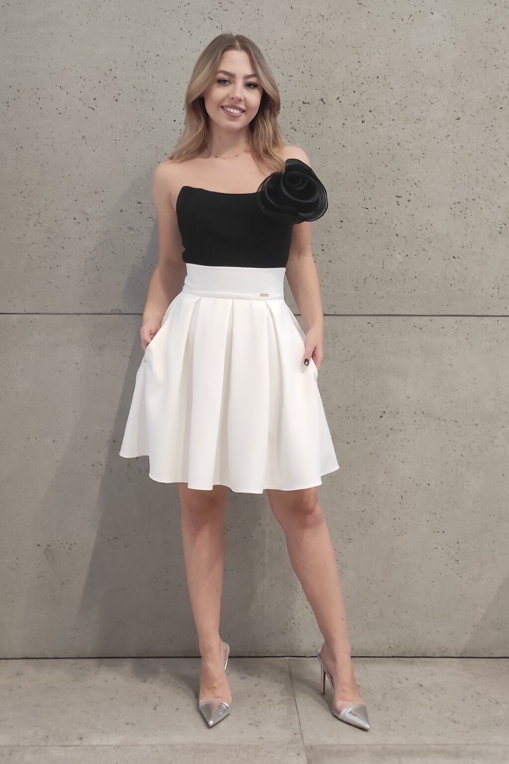 Parisse Smotanová áčková mini sukňa Veľkosť: XS