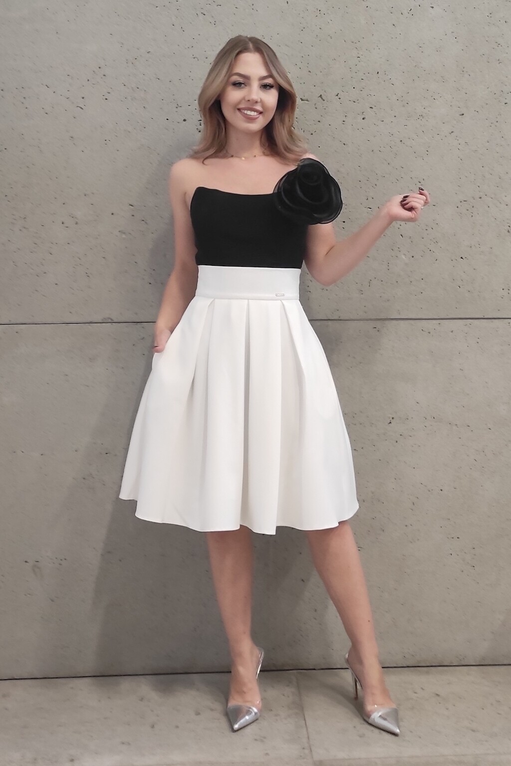 Parisse Smotanová áčková krátka sukňa Veľkosť: XS