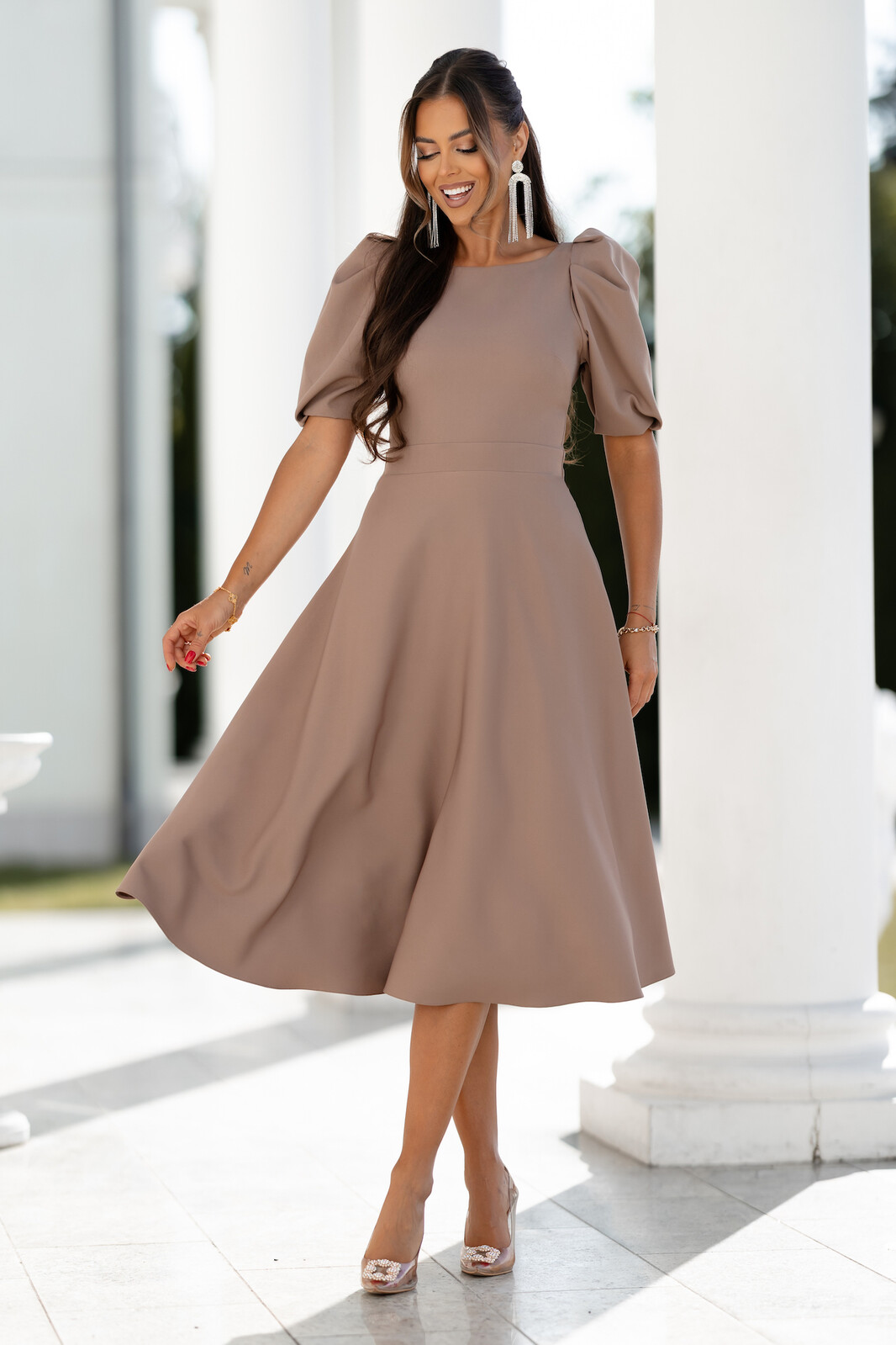 Lacoria Hnedé midi šaty s balónovými rukávmi Veľkosť: S