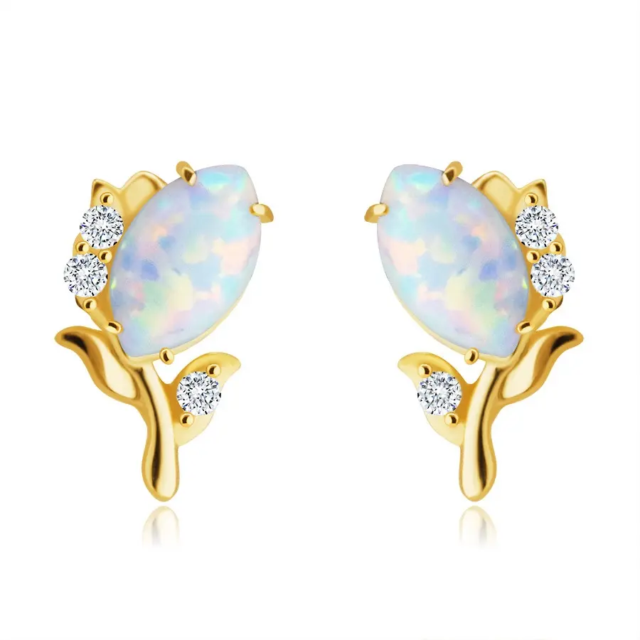 Zlaté 14K náušnice - kvet s bielym syntetickým opálom, drobné okrúhle zirkóniky, puzetky