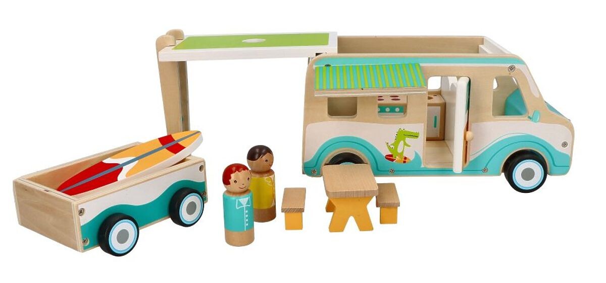 Drevený karavan s prívesom a doplnkami