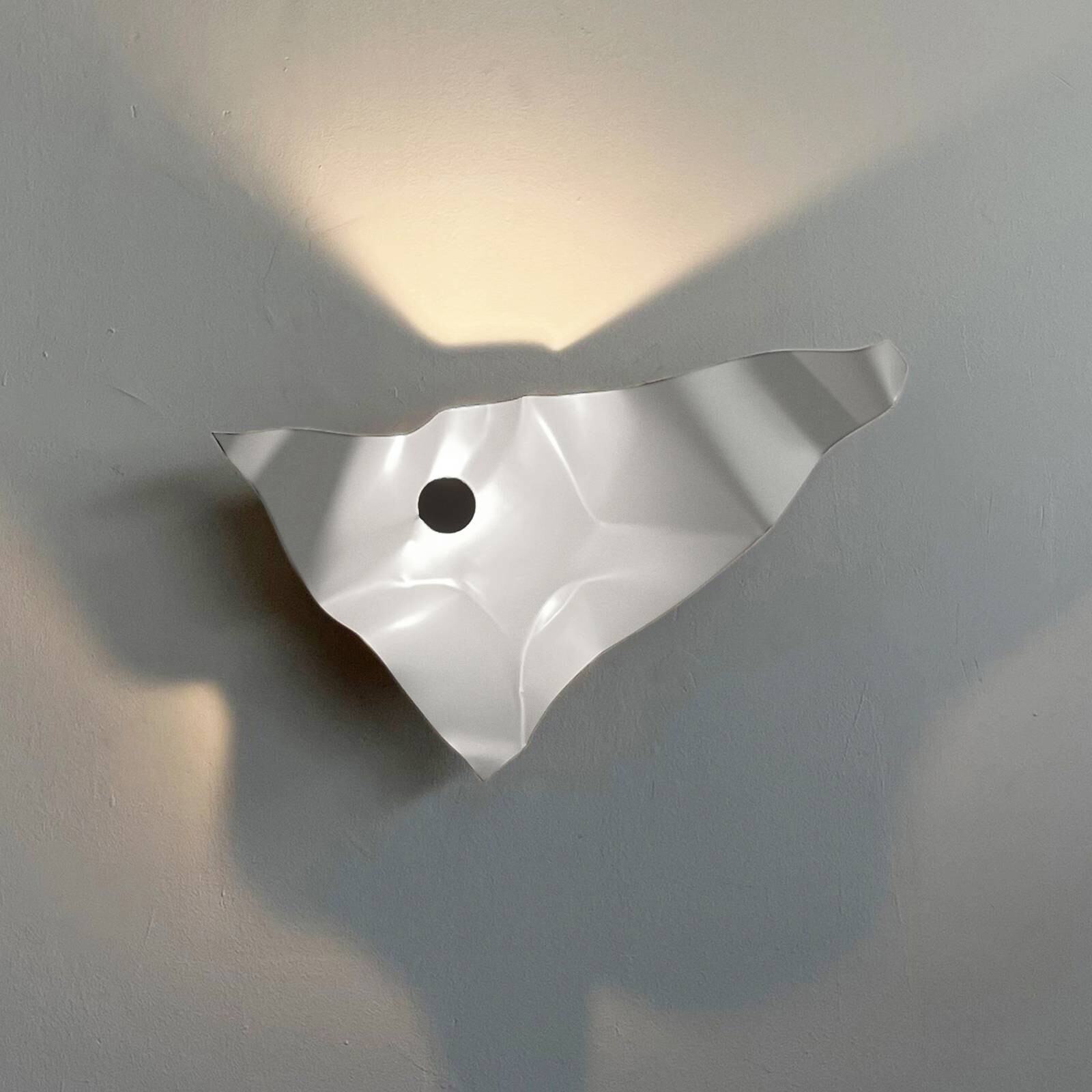 Knikerboker LED nástenné svetlo Zona d'ombra, biela, 79 cm