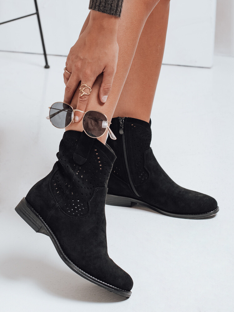 Čierne členkové topánky na šnurovanie