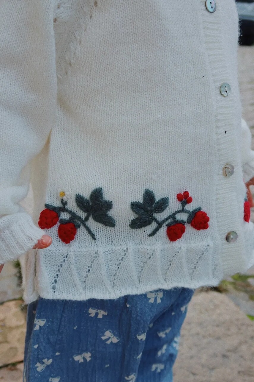 Detský sveter Konges Sløjd MINIA FRILL CARDIGAN biela farba, KS103913