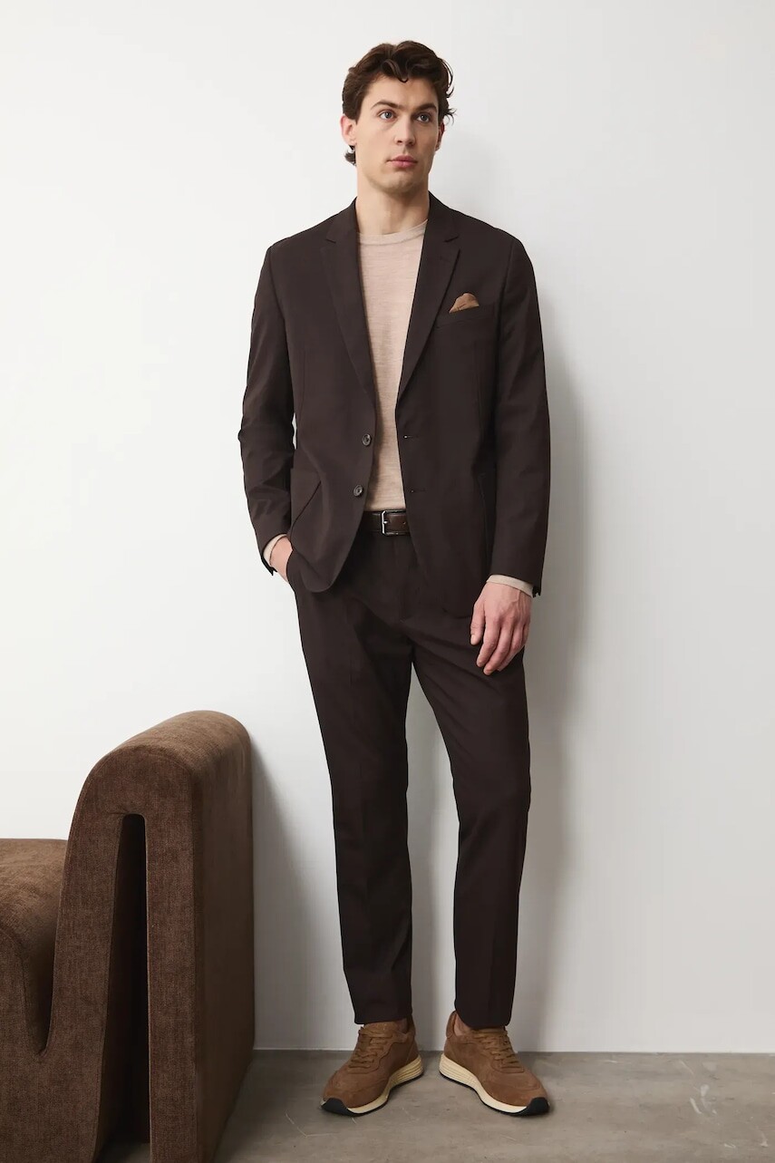 Nohavice Medicine hnedá farba, priliehavé