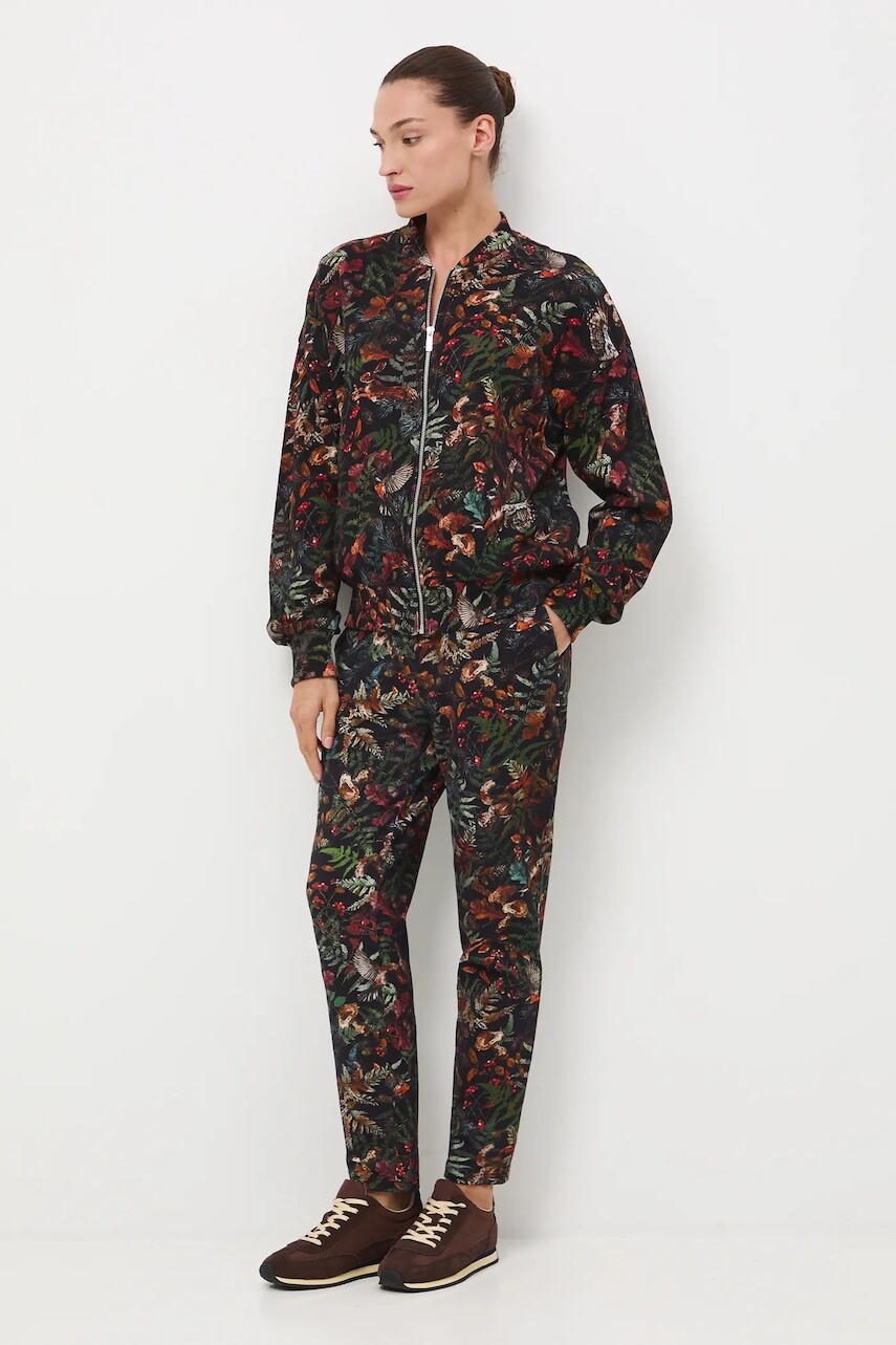 Tepláky Medicine čierna farba, vzorovaná